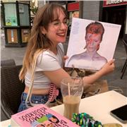 Graduada en filología hispánica y con máster en formación del profesorado se ofrece para dar clases de Lengua, latín y griego.